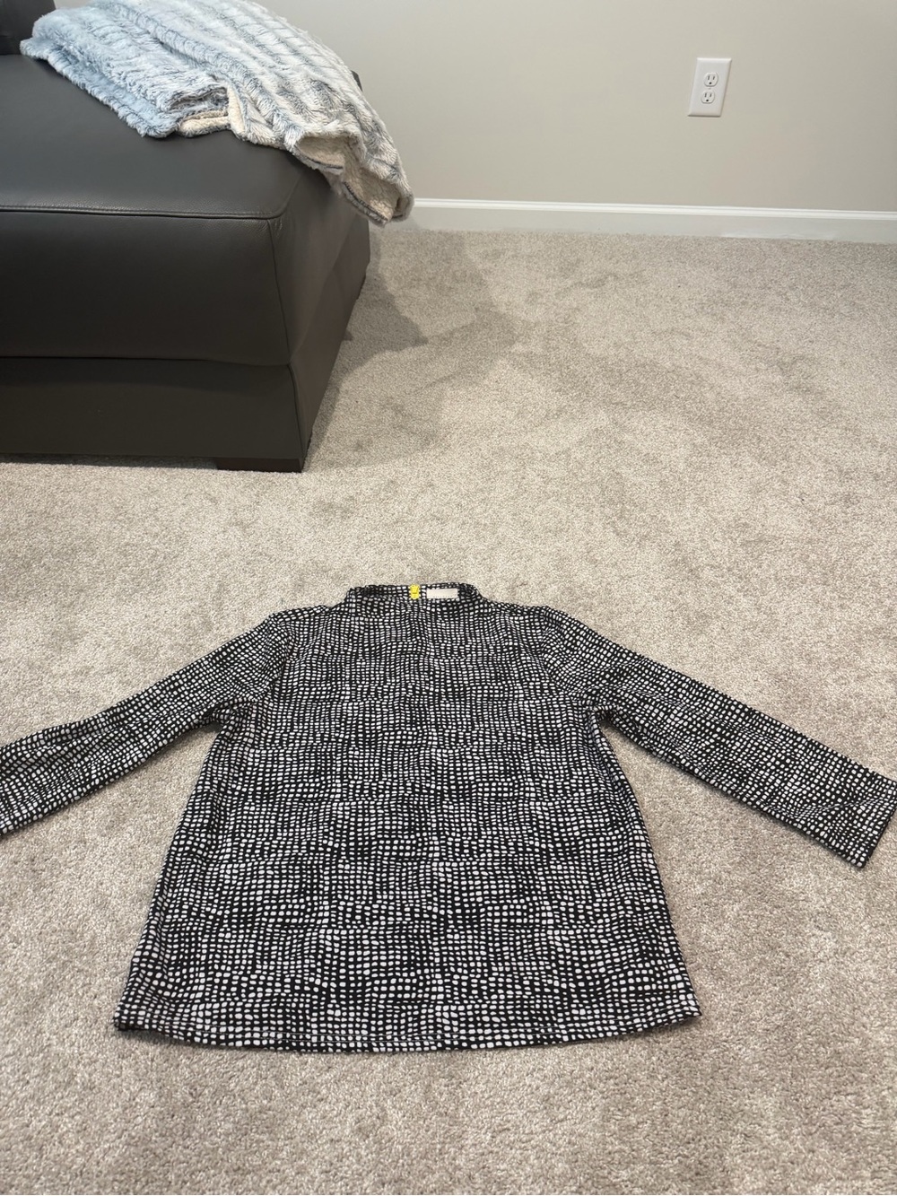 MELLODAY Black and White Grid Print Top with Yellow Zipper Accent
